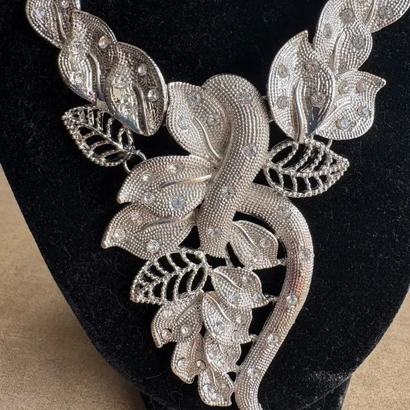 Silver Leaf Necklace and ring set - Picture 3 of 7